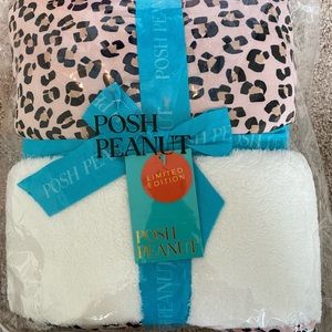 Posh Peanut limited edition Samara Plush Patoo